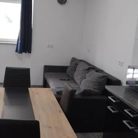 Lägenhet 2 Avec Balcon *